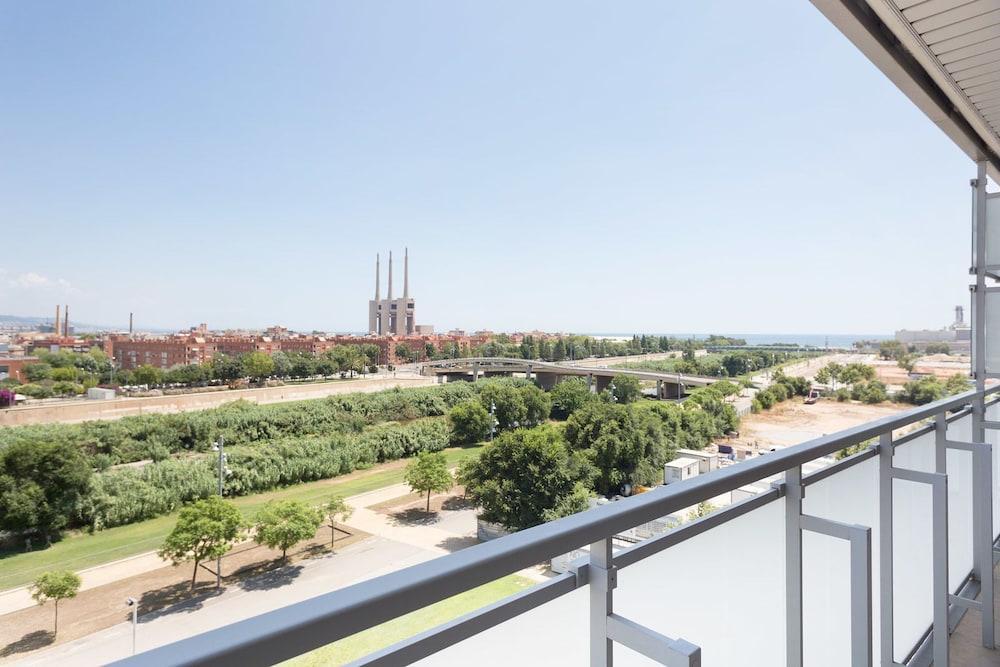 Olala Port Forum Apartments Сан-Адріа-де-Бесос Екстер'єр фото
